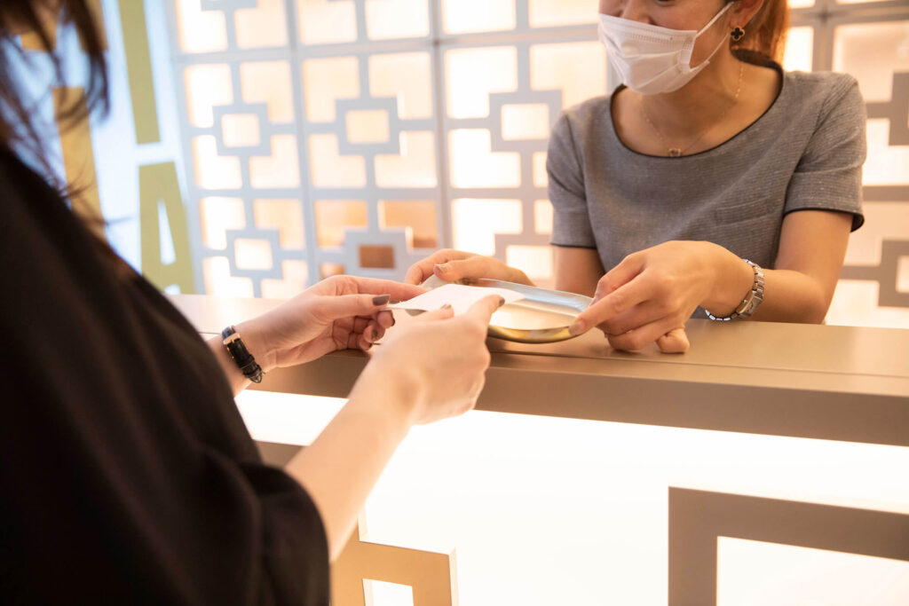 リアルクリニックの院内 受付 お会計の様子